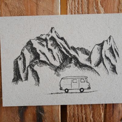 Carte postale montagnes en papier d'herbe et campeurs