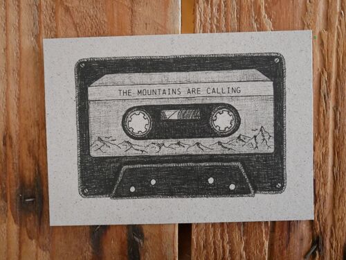 Postkarte Graspapier Kassette The Mountains Are Calling