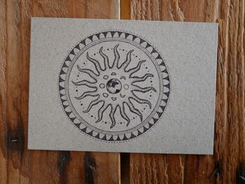 Carte postale papier herbe soleil, lune, mandala terre