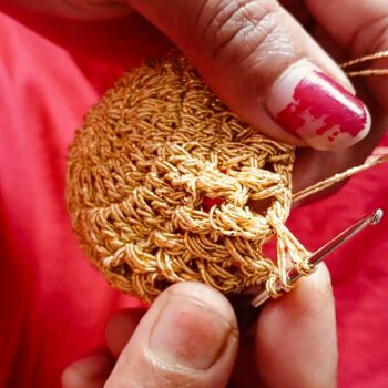 mini panier à anse durable doré, 6x6cm + anse - lurex & coton bio - crochet main au Népal 4