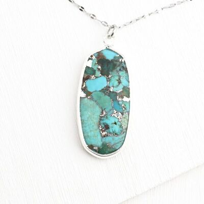 Collier turquoise scintillant de mer