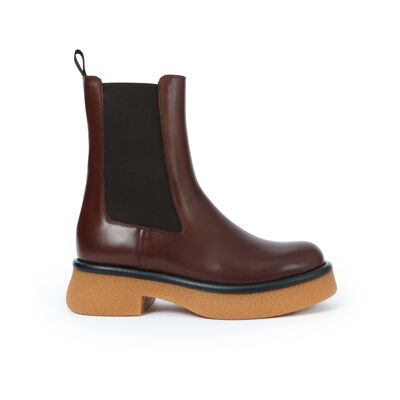 Mahogany brown chelsea boots for women. Made in Italy. Manufacturer model FD3801