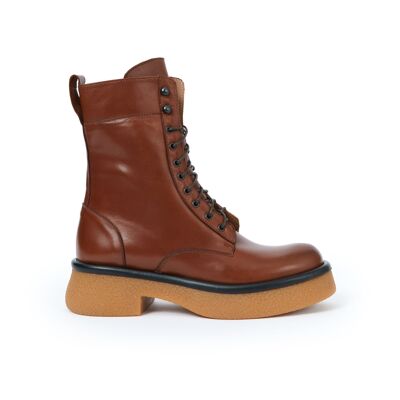 Caramel colored lace-up ankle boots for women. Made in Italy. Manufacturer model FD3798