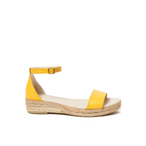 Sandali espadrillas di colore giallo da donna. Made in Spain. Modello produttore FD8612