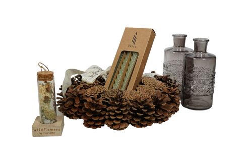 giftbox - Pinecone wreath whitewash