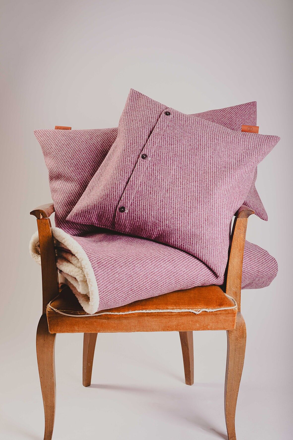 Square cushion in Pyrenees wool — L’Heureux