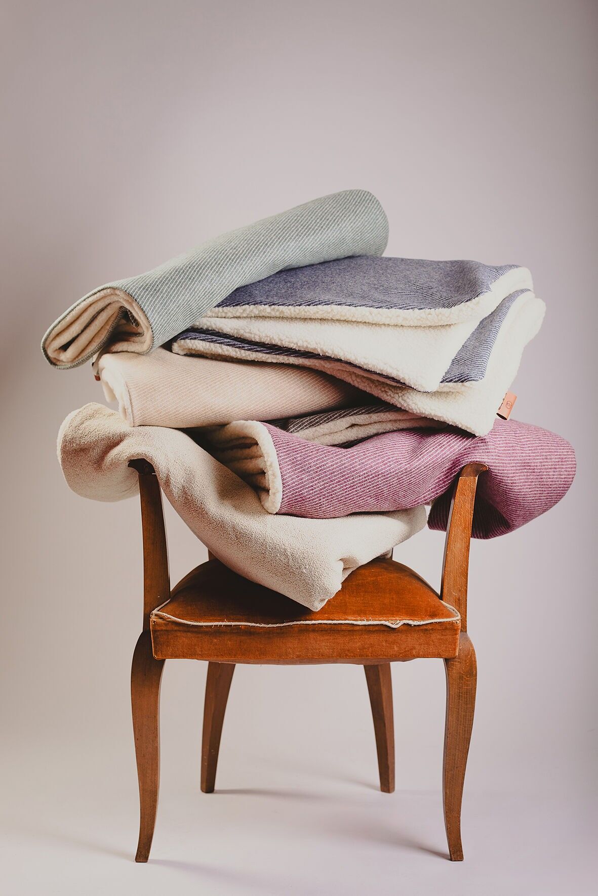 Pyrenäen-Wolldecke – Die Zärtliche (S: Neugeborenes / M: Sofa / L: Bett)