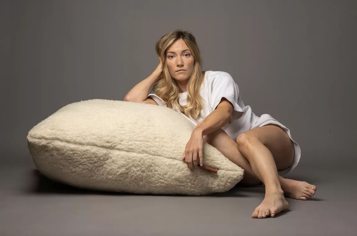 Quadratischer Pouf aus Pyrenäenwolle – Der Faule