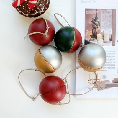 Boules de Noël en bois faites à la main, pendentifs en bois faits à la main, SET-E (Un ensemble de 5 pièces)