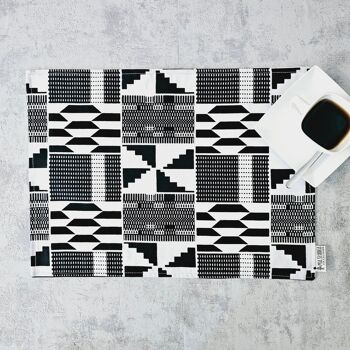 Napperons imprimés inspirés « Bogolan » faits à la main | Sets de table lavables à imprimé africain 1
