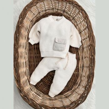 Un paquet de quatre ensemble pour bébé en tricot épais en coton biologique au design mignon 2 pièces-0-12M 3