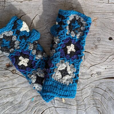 Teal - Vintage Style Crocheted Fingerless Mitts