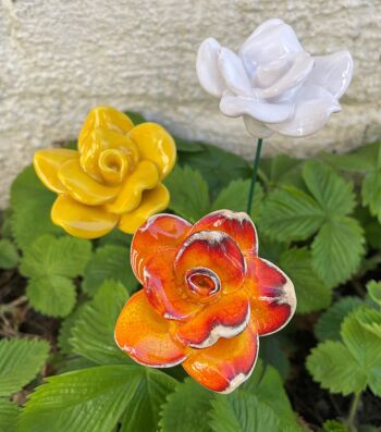 Rose fleur en céramique, tuteur végétal 3