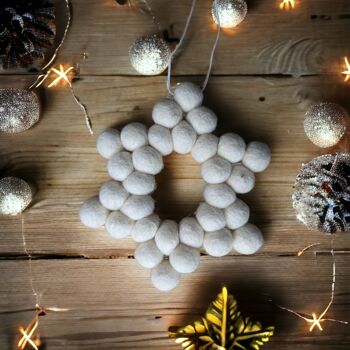 Décoration d’étoile de Noël Pom Pom blanc en feutre fait à la main 1