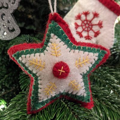 Estrella de Navidad bordada en fieltro
