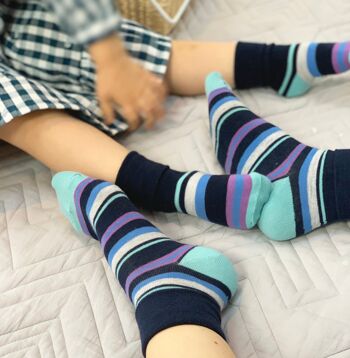 Mini Me Coffret cadeau de chaussettes assorties pour adultes et enfants en famille à rayures bleu marine – Le cadeau d'anniversaire ou de Noël parfait 3