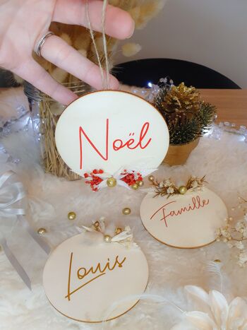 Décoration boule de Noël en bois à suspendre personnalisable avec fleurs séchées 8