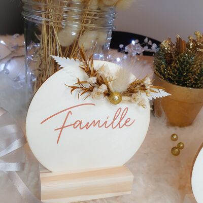 Customizable wooden Christmas ball decoration with dried flowers to decorate end-of-year table, fir, fireplace