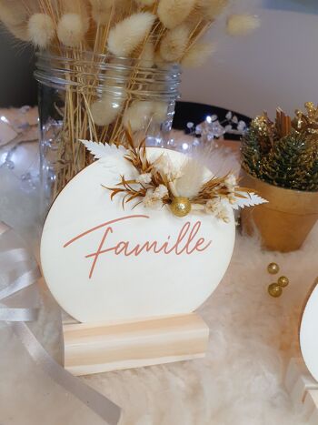 Décoration boule de Noël en bois à poser personnalisable avec fleurs séchées pour décorer table de fin d'année sapin cheminée 1