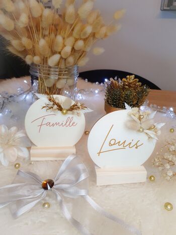 Décoration boule de Noël en bois à poser personnalisable avec fleurs séchées pour décorer table de fin d'année sapin cheminée 3