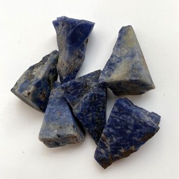 Cristaux bruts taillés grossièrement, 2-4 cm, paquet de 6, sodalite 2