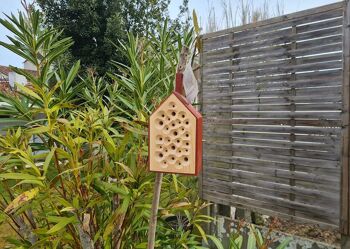 Abri pour abeilles solitaires - rouge 2