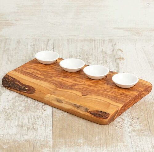 Borrelplank met 4 schotels - Tapasplank - Olijfhout - 35x23x2.5 cm- Handgemaakt in Italië - Serveerplank - Kaasplank