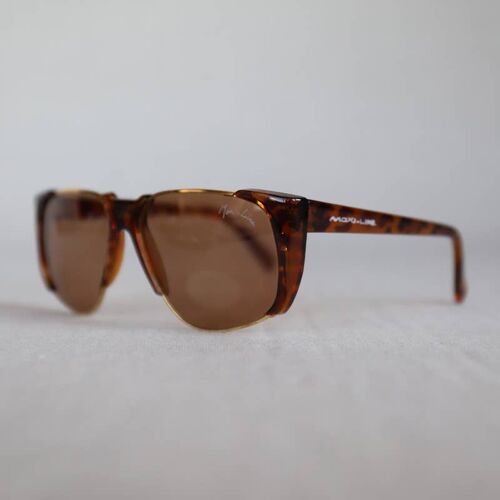 Wayfarer the return of the iconic with tortoiseshell frame