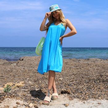 Robe turquoise, design trapèze avec col licou 4