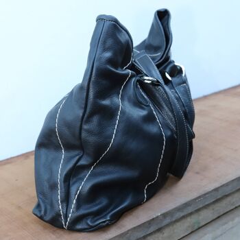 Sac de style Hobo noir avec coutures contrastées, sacs en cuir 4
