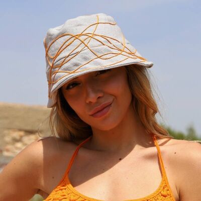 Bucket hat in natural linen with stylized embroidery