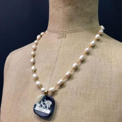 Desideria Necklace - Pearls
