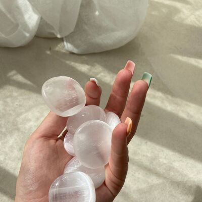 SELENITE: RECHARGE YOUR CRYSTALS WITH CARD