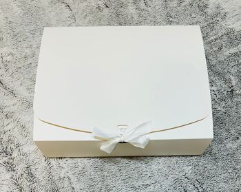 Boîte cadeau blanche vierge 20