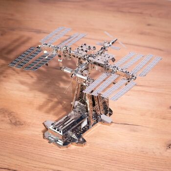Kit de bricolage modèle mécanique et électrique Astronaut's Lodge de la Station spatiale internationale, 229 pièces 2
