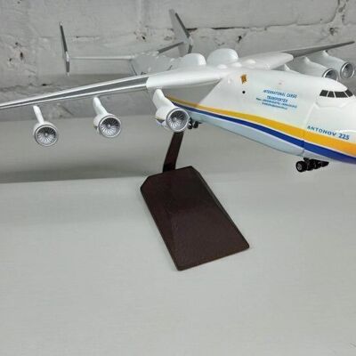 Modelo oficial de resina premium hecho a mano de avión AN225 MRIYA