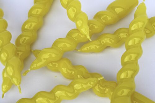 24 Yellow Individual Spiral 18cm Taper Candles