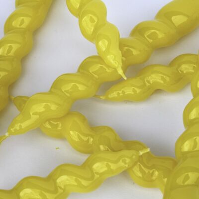24 Yellow Individual Spiral 18cm Taper Candles