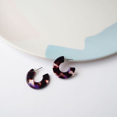 Camille Pendientes de aro mini de acetato en una mezcla de colores marrón y violeta