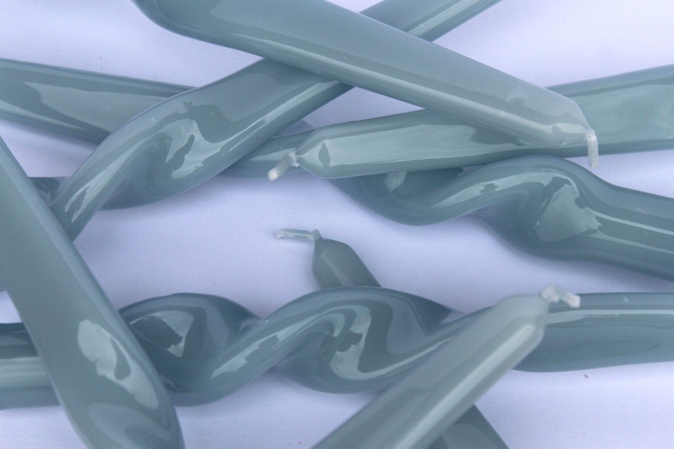 24 Cornflower Individual Twisted 25cm Taper Candles