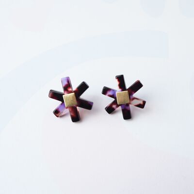 Orecchini a bottone floreali Camille: orecchini floreali colorati in resina di acetato marrone e viola