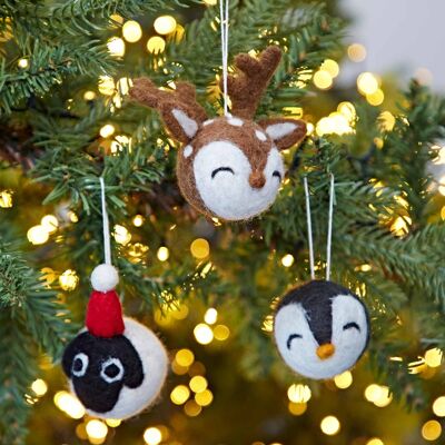 Decoración navideña con bolas de animales de fieltro