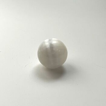 Sphère de sélénite, 4 cm 3