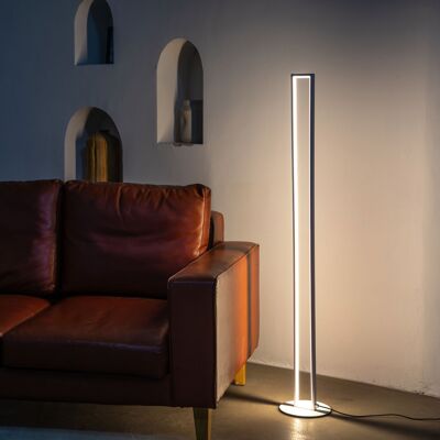 Lampada da Terra Silta Bianca: Design Nordico, Luce LED Bianca Calda, Risparmio Energetico, Stile Pulito per Interni Moderni