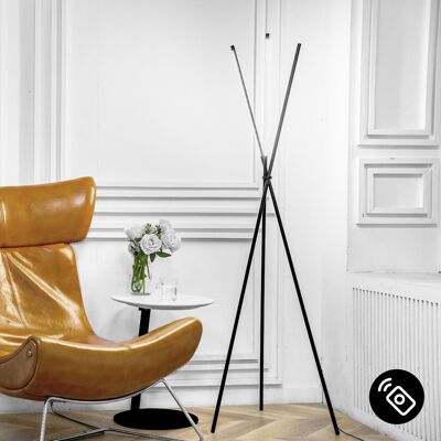 Lámpara de Pie Ember: Lámpara de Diseño de Aluminio de Tres Patas, LED Económica, Brillo Variable, Elegancia Contemporánea