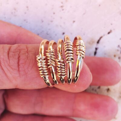 Twisted stacking ring