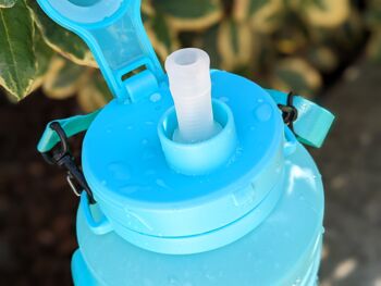 Bouteille d'Eau MASS BOTTLE™ Bleu 2L: Silicone Sans BPA, Pliable, Écologique, Anti-Fuite, Durable et Légère 7