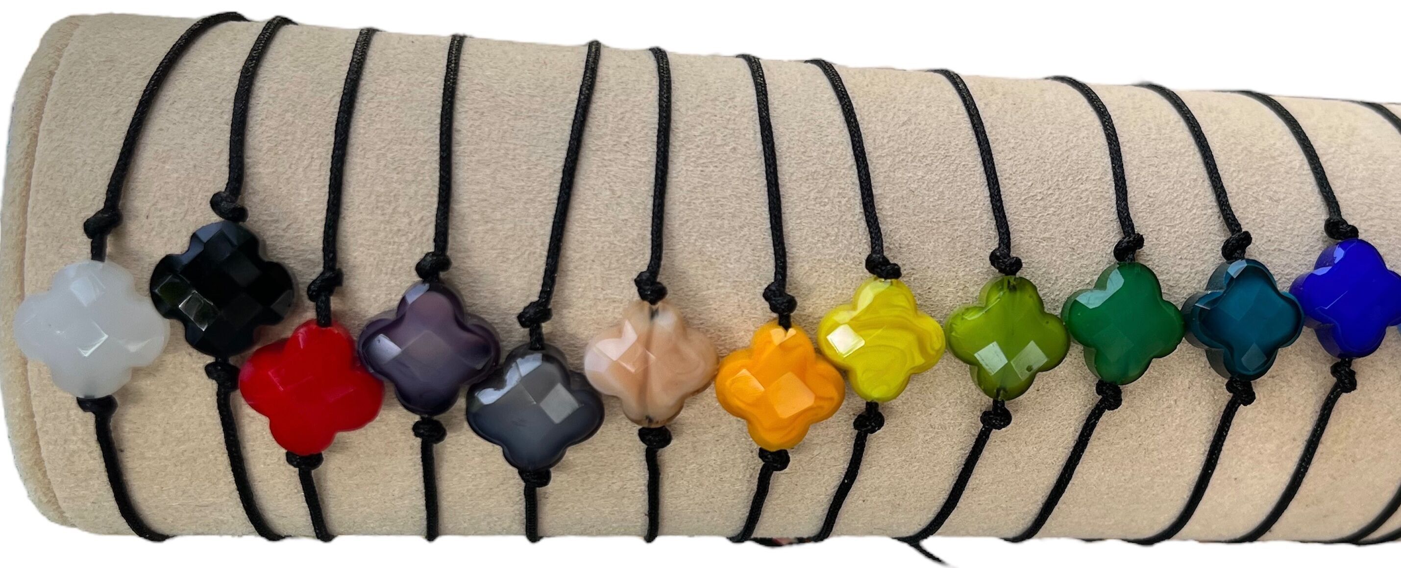 Bracciale in filo di trifoglio nero