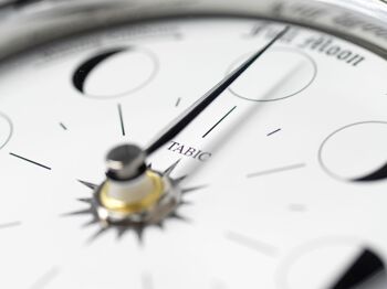 Horloge de phase de lune faite à la main en chrome avec cadran blanc 6