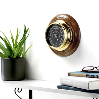 Handgefertigtes Prestige-Barometer mit tiefschwarzem Zifferblatt, montiert auf einer englischen Wandhalterung aus dunkler Eiche